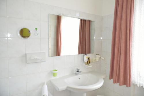 Land- und Golfhotel Alte Fliegerschule - image 14