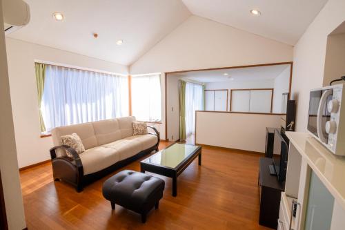 레네사 아카자와 (Lenessa Akazawa) in 아타미