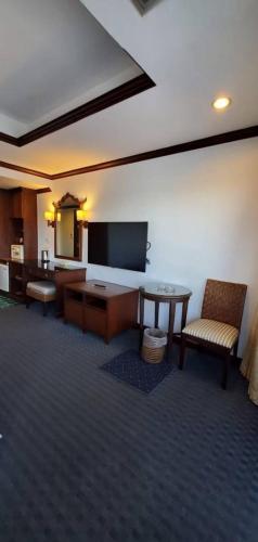 Deluxe King Room with Sea View image 10