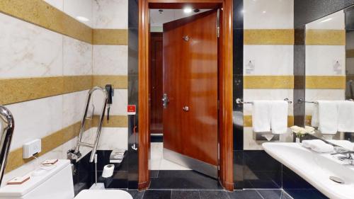 Al Muna Kareem Hotel- EX LEADER Room Type - Standard Quadruple Room