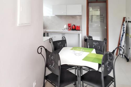 Studio tout confort à Sainte-Anne - 39 m² - Vue sur jardin - Location saisonnière - Sainte-Anne