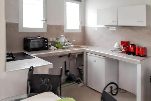 Cozinha, Studio tout confort à Sainte-Anne - 39 m² - Vue sur jardin (Studio tout confort a Sainte-Anne - 39 m² - Vue sur jardin) in Berard
