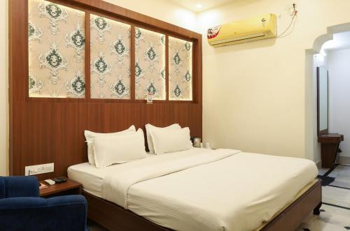 Deluxe Room image 6