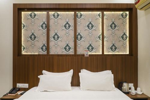 Deluxe Room image 5