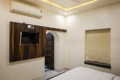 Deluxe Double Room with Balcony image 3