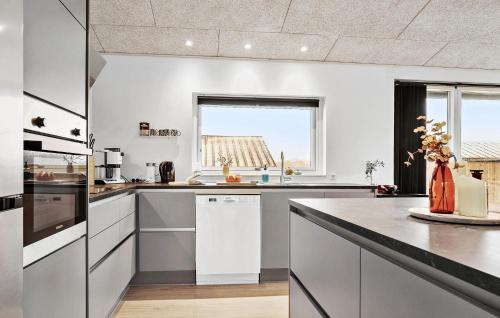 Kitchen, 4 Bedroom Stunning Home In Haderslev in Kelstrup