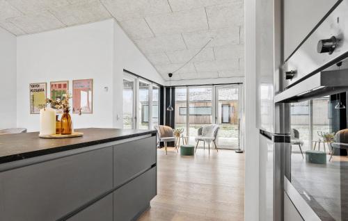 Kitchen, 4 Bedroom Stunning Home In Haderslev in Kelstrup