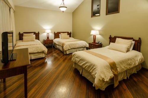 3 double beds