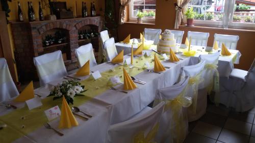 ห้องอาหาร, Restaurace - penzion Bavorsky dvur in เซเซมิช