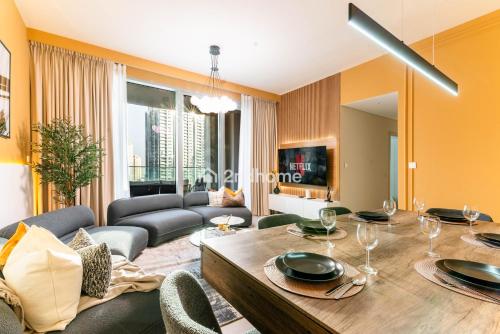 Unit Overlooking Burj Khalifa and Fountain View, Дубай (фото 3)
