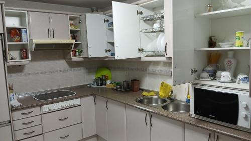 Kitchen, Habitacion Privada 3 personas en Toledo in Azucaica