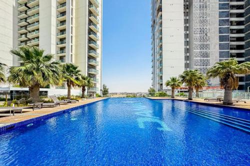 Modern 1-BR Golf Course View in Golf Vita, Dubaj