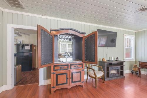 Közös társalgó / TV, Cajun Stays - The Festival Room in Lafayette Városközpont