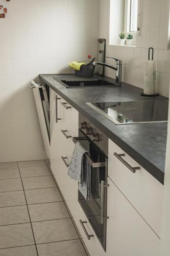 Kitchen, Pension Nickel Ferienwohnung EG Am Holzlachgraben in Alsbach