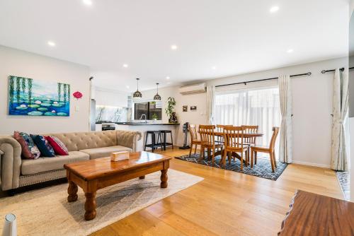 مطبخ, Auckland Cornwall Park Home in أونيهونجا