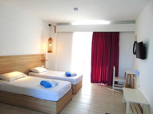 2 twin beds