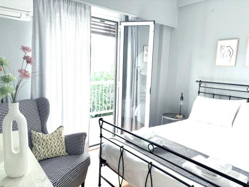 Acropolis, 2BD Erechthiou 21 23, Афины