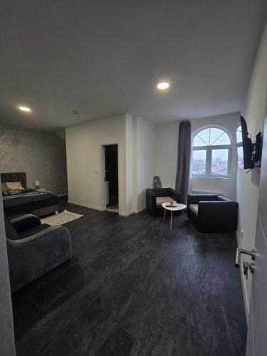 Stari Vuk in ชุการิกา