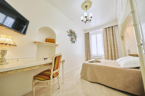 Chambre double, à côté de la rue