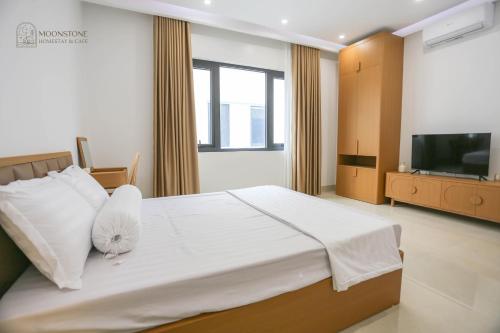 Moonstone Homestay & Cafe - Vinhomes Ocean Park 2