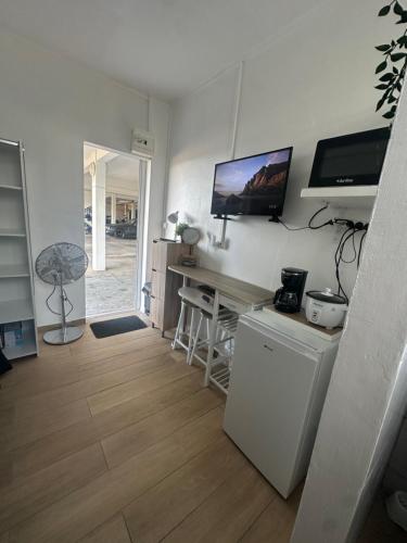 Chambre équipée idéal Voyageur Solo (Chambre equipee ideal Voyageur Solo) in Fort-de-France