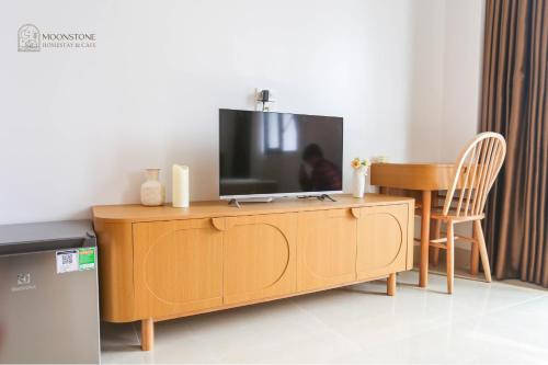 Moonstone Homestay & Cafe - Vinhomes Ocean Park 2 - 공용 라운지/TV 시청 구역