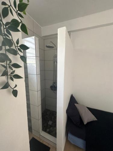 Chambre équipée idéal Voyageur Solo (Chambre equipee ideal Voyageur Solo) in Fort-de-France