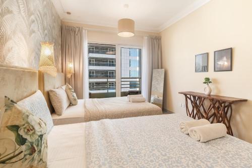 Bohemian 2 Bedroom Apartment in the Heart of Marina, Dubaj