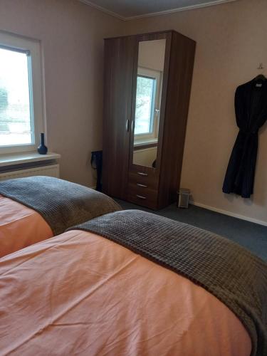 2 twin beds