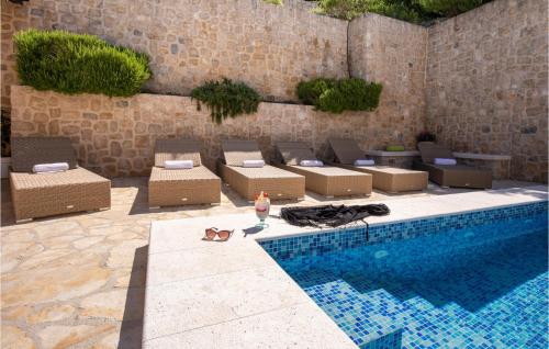 Swimmingpool, Six-Bedroom Holiday Home In Klek in Klek