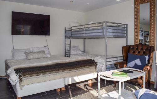 1 Bedroom Cozy Apartment In Brantevik in Viarp