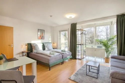 Premium Studio Sonne #1 - Modernes Studio, ruhige Lage, Parkplatz, Smart-TV & WLAN in Halle an der Saale, Deutschland
