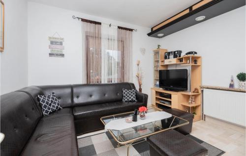 Amazing Home In Mijaca in Slivno