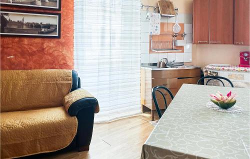  2 Bedroom Cozy Apartment In Monteodorisio in Monteodorisio