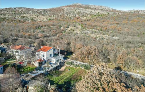 Viesnīcas āriene, Cozy Home In Neoric With House A Panoramic View in Gizdavac