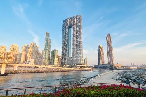 Livbnb -1B Coastal Living with Amazing Sea and Marina Views, Dubai (photo 5)
