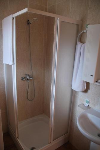 3 twin beds