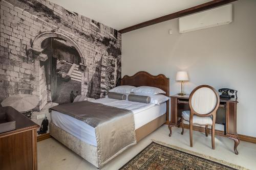 Standard Double Room with Balcony image 10