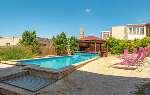 Stunning Home In Rogoznica – khách sạn tại Dvornica