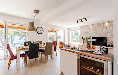 virtuve, Lovely Home In Dingac in Potomje