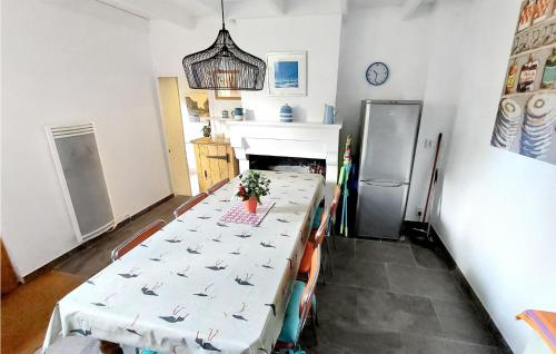 廚房, Amazing Home In Arcais With Wifi in 阿爾賽