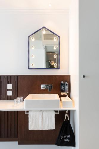 Ruby Zoe Hotel London - image 5