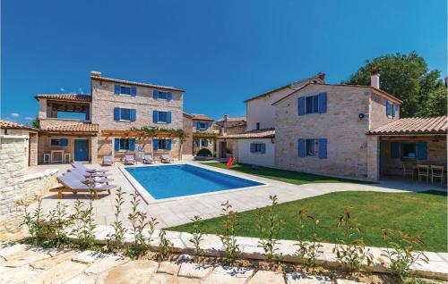 Peldbaseins, Nine-Bedroom Holiday Home In Bokordici in Bokordici