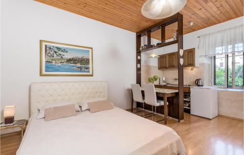 Nice Apartment In Omisalj With Wifi in Омішаль