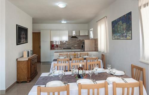 廚房, Six-Bedroom Holiday Home In Sevid in 舍維