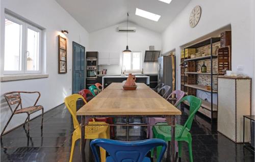 virtuve, Four-Bedroom Holiday Home In Vodnjan in Jursiči
