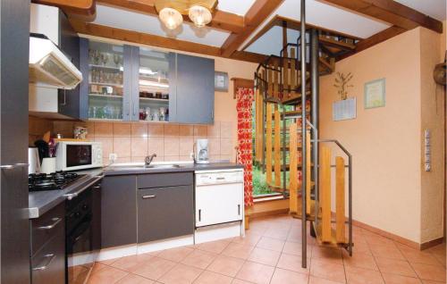 virtuve, 3 Bedroom Cozy Home In Blazevci in Bosiljevo