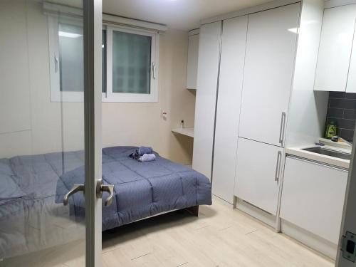 D Studio room at Soongsil Univ Entrance Station, Seul
