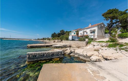 Beach Front Apartment In Kosljun - Location saisonnière - Košljun