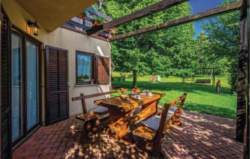 Viesnīcas āriene, Awesome Home In Breze With Wifi in Breze